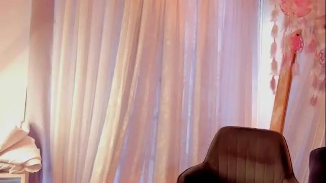 Image 10 of cristalcutte_ Stream on Chaturbate on 1 month ago