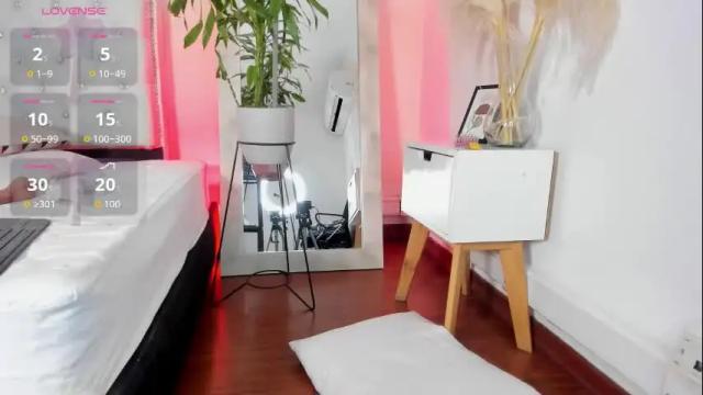 Image 4 of cristalcutte_ Stream on Chaturbate on 1 month ago