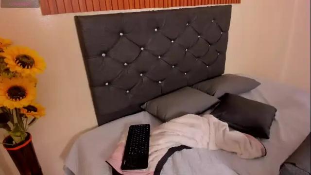 Image 6 of cristale69 Stream on Chaturbate on 1 month ago