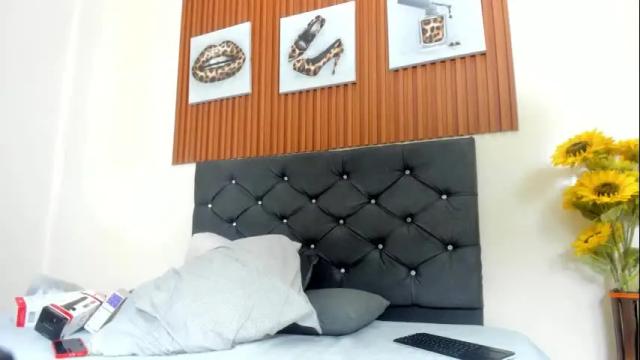 Image 2 of cristale69 Stream on Chaturbate on 1 month ago