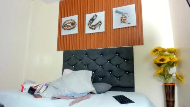 Image 8 of cristale69 Stream on Chaturbate on 1 month ago