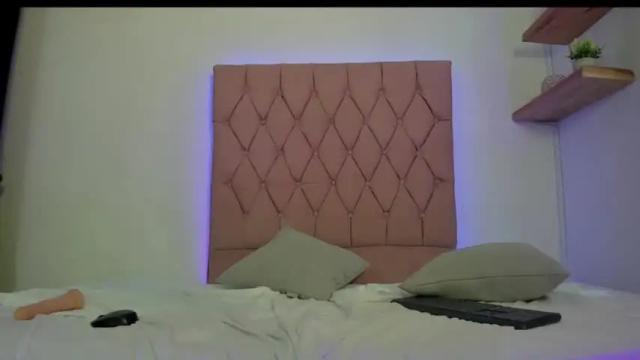 Image 11 of cristalgray Stream on Chaturbate on 13 months ago