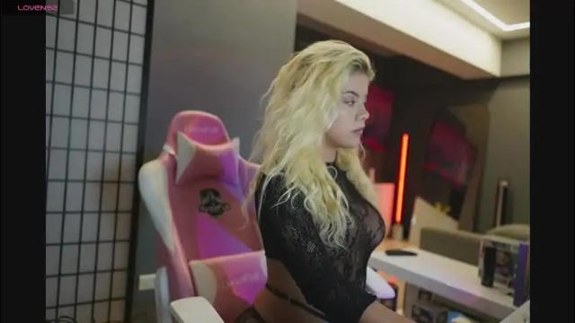 Image 2 of cristalhill Stream on Chaturbate on 2 months ago