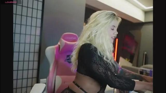 Image 8 of cristalhill Stream on Chaturbate on 2 months ago