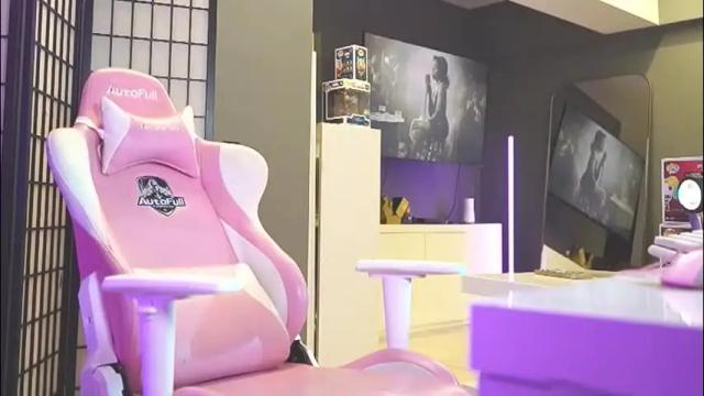 Image 2 of cristalhill Stream on Chaturbate on 1 month ago