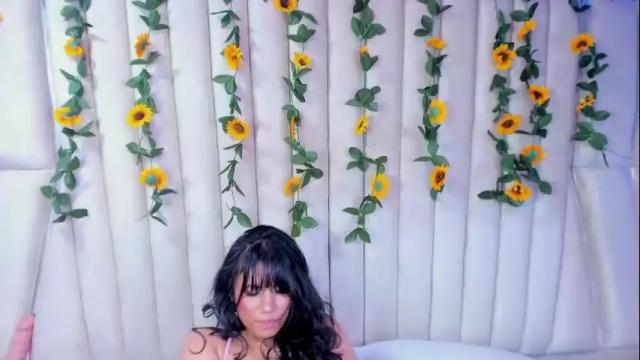 Image 10 of cristalhorny_69 Stream on Chaturbate on 1 month ago