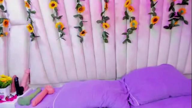 Image 4 of cristalhorny_69 Stream on Chaturbate on 1 month ago