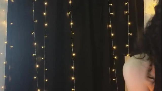 Image 3 of cristalittta Stream on Chaturbate on 2 months ago