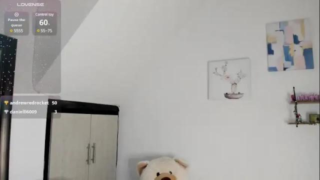 Image 4 of cristalmunez Stream on Chaturbate on 1 month ago