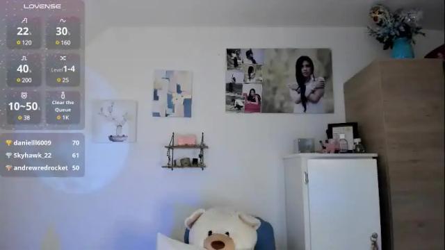 Image 10 of cristalmunez Stream on Chaturbate on 13 days ago