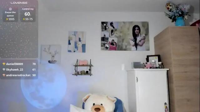 Image 3 of cristalmunez Stream on Chaturbate on 13 days ago
