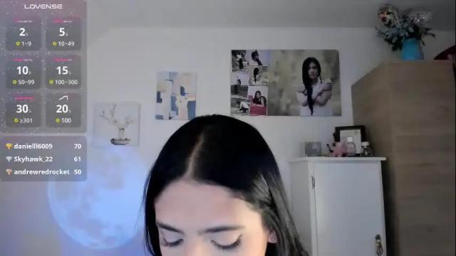 Image 4 of cristalmunez Stream on Chaturbate on 13 days ago