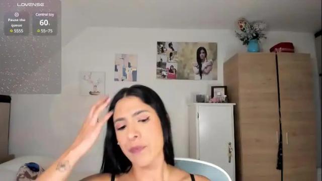 Image 8 of cristalmunez Stream on Chaturbate on 8 days ago