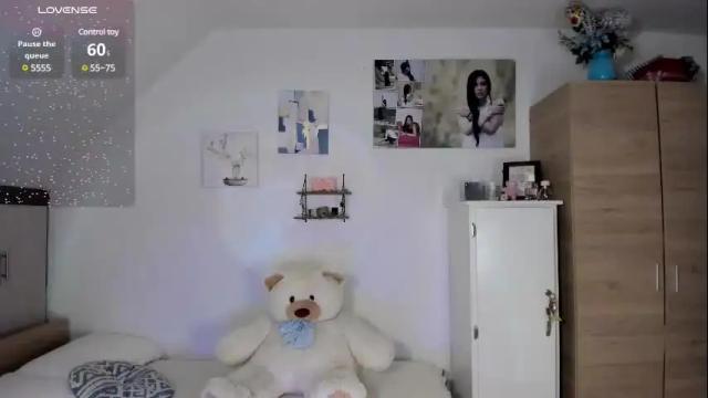 Image 4 of cristalmunez Stream on Chaturbate on 4 days ago