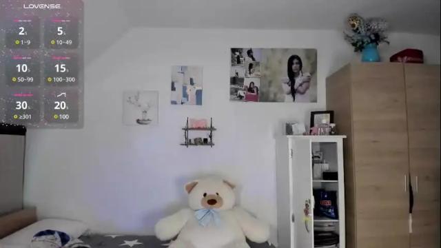 Image 3 of cristalmunez Stream on Chaturbate on 2 days ago