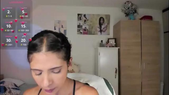 Image 4 of cristalmunez Stream on Chaturbate on 2 months ago