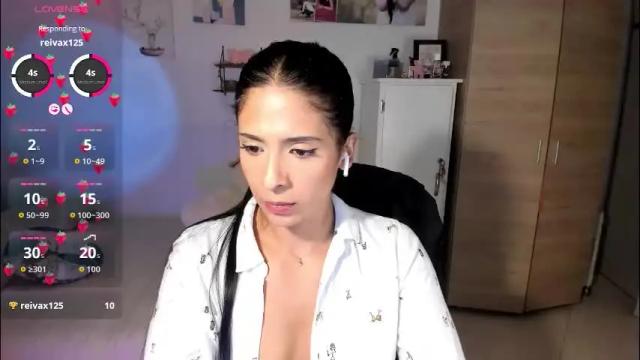 Image 3 of cristalmunez Stream on Chaturbate on 1 month ago