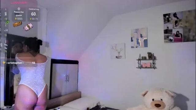Image 8 of cristalmunez Stream on Chaturbate on 1 day ago