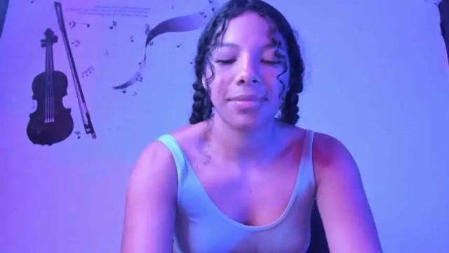 Image 3 of cristalsmith_tease Stream on Chaturbate on 17 months ago