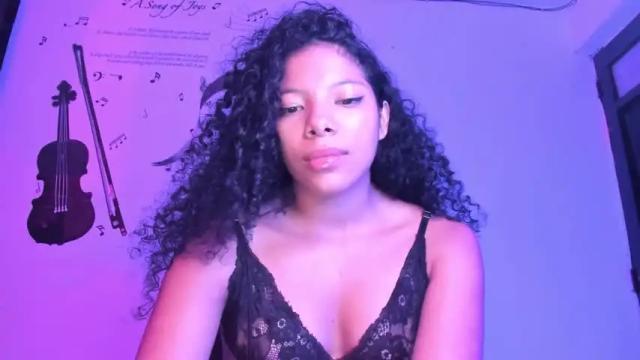 Image 2 of cristalsmith_tease Stream on Chaturbate on 17 months ago