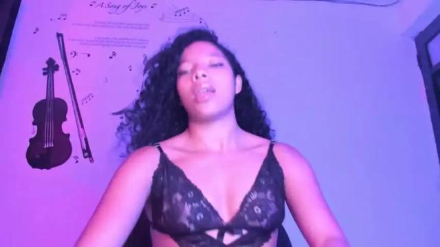 Image 3 of cristalsmith_tease Stream on Chaturbate on 17 months ago
