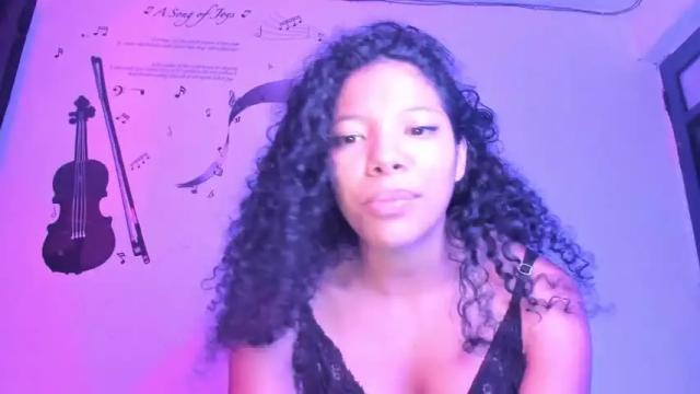 Image 7 of cristalsmith_tease Stream on Chaturbate on 17 months ago