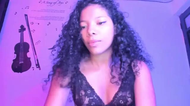 Image 8 of cristalsmith_tease Stream on Chaturbate on 17 months ago