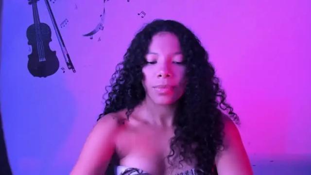 Image 11 of cristalsmith_tease Stream on Chaturbate on 17 months ago