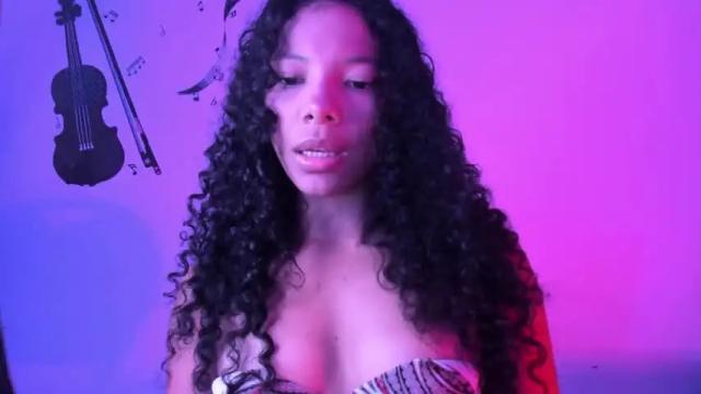 Image 4 of cristalsmith_tease Stream on Chaturbate on 17 months ago