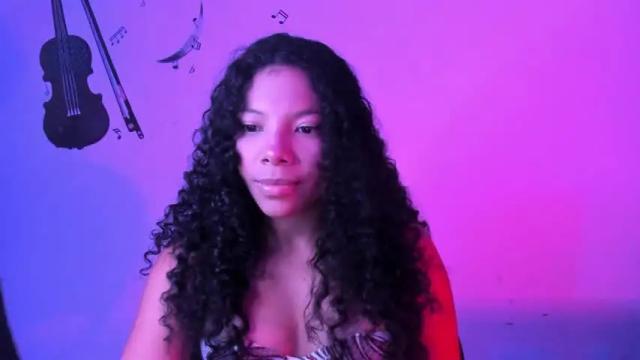 Image 7 of cristalsmith_tease Stream on Chaturbate on 17 months ago