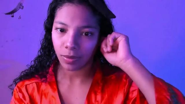 Image 2 of cristalsmith_tease Stream on Chaturbate on 17 months ago