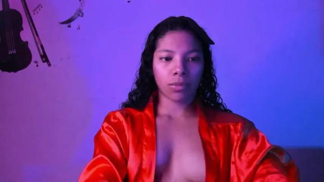 Image 8 of cristalsmith_tease Stream on Chaturbate on 17 months ago