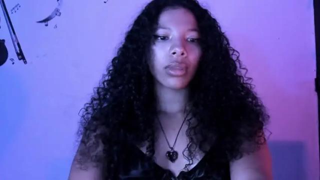 Image 12 of cristalsmith_tease Stream on Chaturbate on 17 months ago