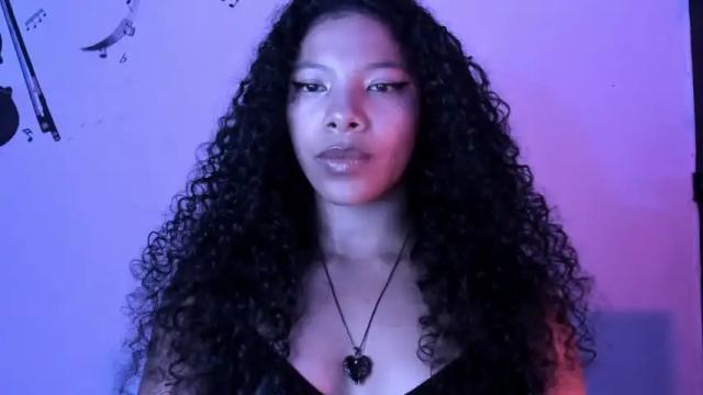 Image 7 of cristalsmith_tease Stream on Chaturbate on 17 months ago