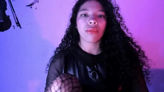 Image 10 of cristalsmith_tease Stream on Chaturbate on 17 months ago