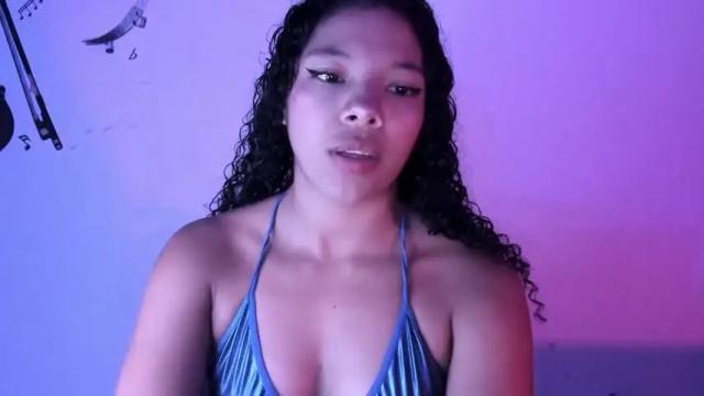 Image 4 of cristalsmith_tease Stream on Chaturbate on 16 months ago