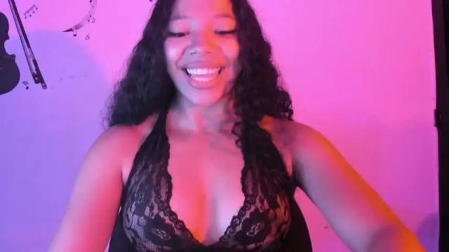 Image 10 of cristalsmith_tease Stream on Chaturbate on 15 months ago