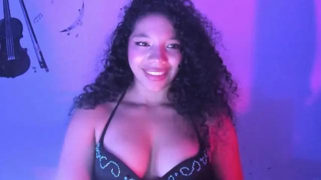 Image 7 of cristalsmith_tease Stream on Chaturbate on 15 months ago
