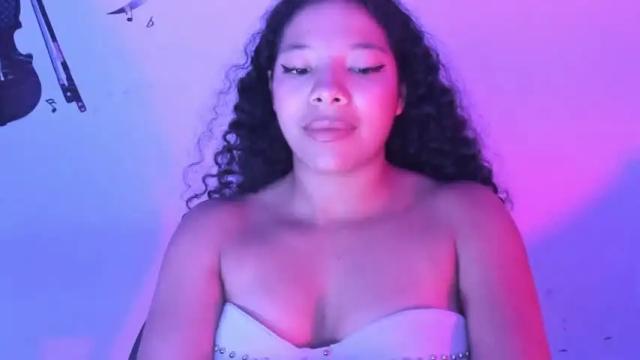 Image 4 of cristalsmith_tease Stream on Chaturbate on 14 months ago