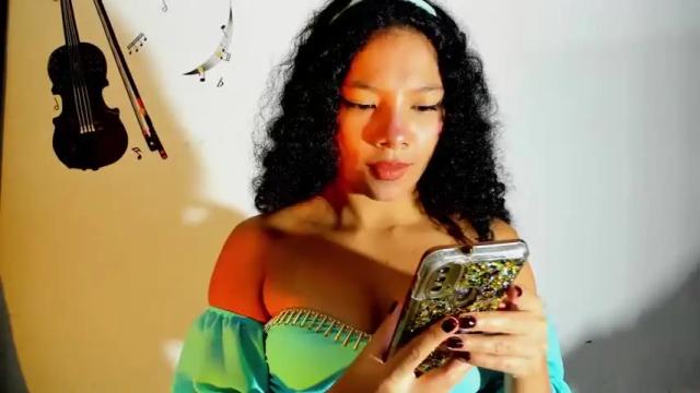 Image 4 of cristalsmith_tease Stream on Chaturbate on 14 months ago