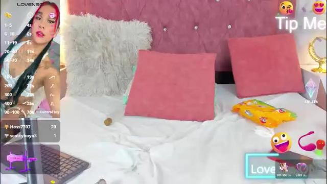 Image 11 of cristalsofiahot Stream on Chaturbate on 1 month ago