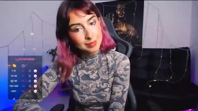 Image 3 of cristasky Stream on Chaturbate on 14 months ago