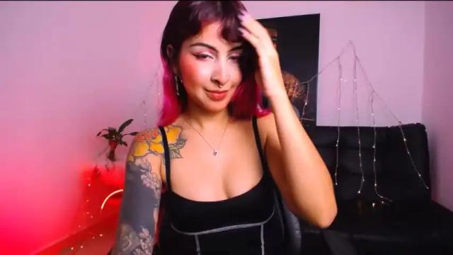 Image 2 of cristasky Stream on Chaturbate on 13 months ago