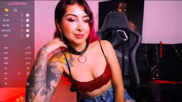 Image 2 of cristasky Stream on Chaturbate on 13 months ago