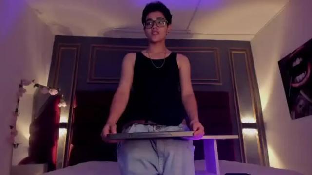 Image 4 of cristiann_suarez Stream on Chaturbate on 14 months ago
