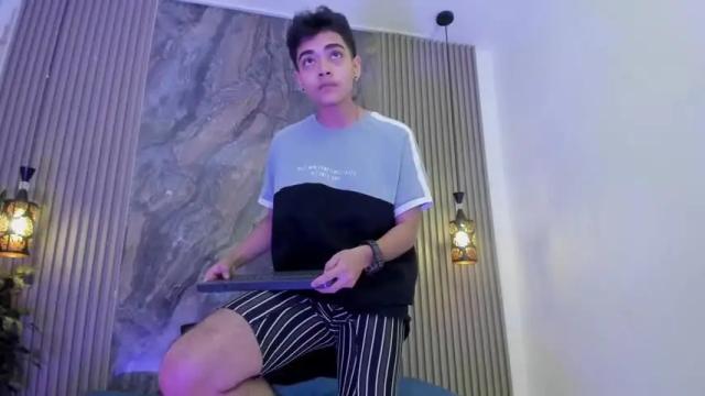 Image 8 of cristiann_suarez Stream on Chaturbate on 13 months ago