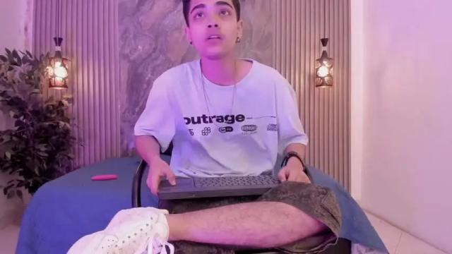 Image 2 of cristiann_suarez Stream on Chaturbate on 18 months ago