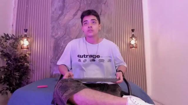 Image 3 of cristiann_suarez Stream on Chaturbate on 18 months ago