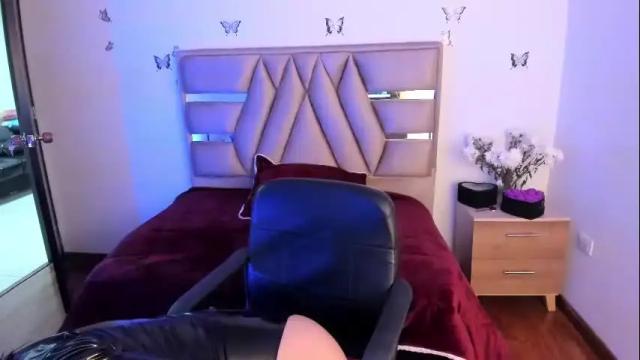 Image 3 of cristie_ortiz Stream on Chaturbate on 1 month ago