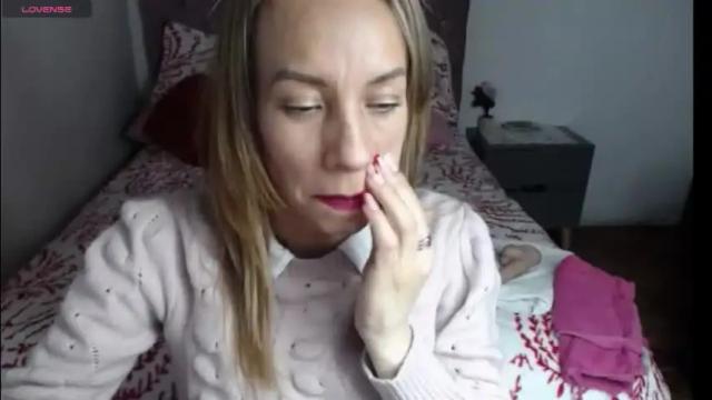 Image 3 of cristin_doll Stream on Chaturbate on 1 month ago